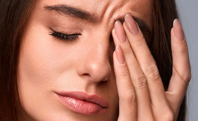 Porque as Lentes de Contato grudam nos olhos?